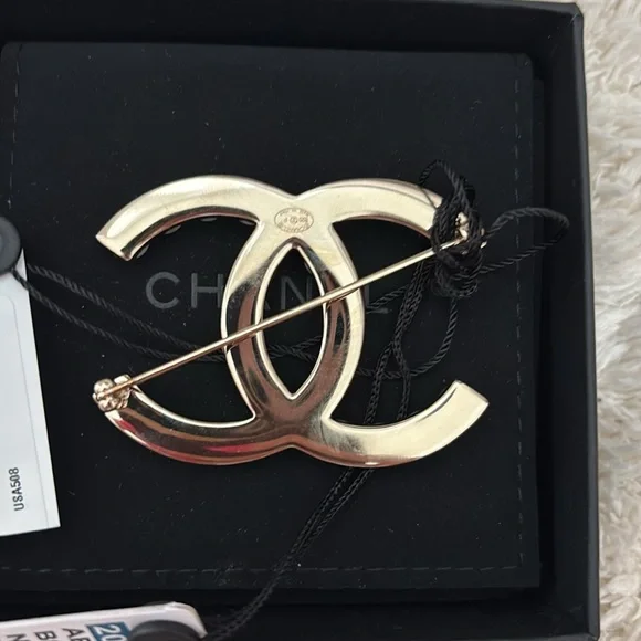 Pearl Crystal Bright Young Thing CC Brooch Gold - Picture 3 of 4